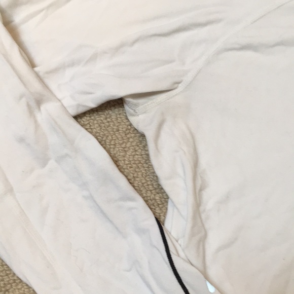 SOLD BUNDLE: Nike Tops - Picture 3 of 6